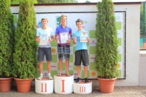 yonex_u18_uzvaretaji